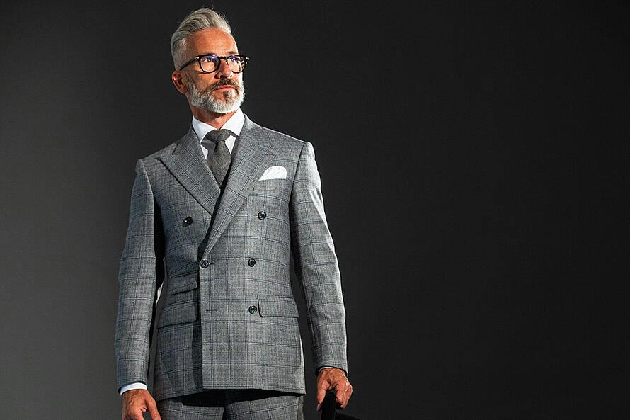 Looking the Part - How to Dress Like a Leader in the Workplace-4