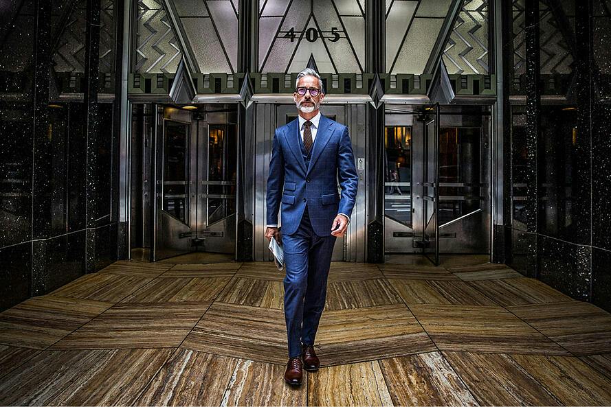 Looking the Part - How to Dress Like a Leader in the Workplace-1