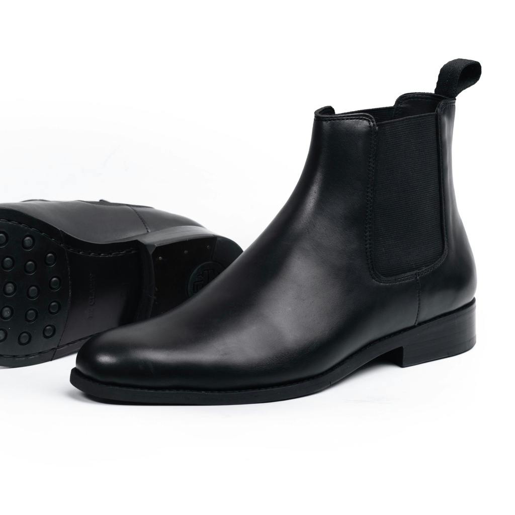 classic-chelsea-leather-boots-black